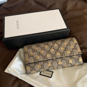 Gucci GG supreme bee wallet